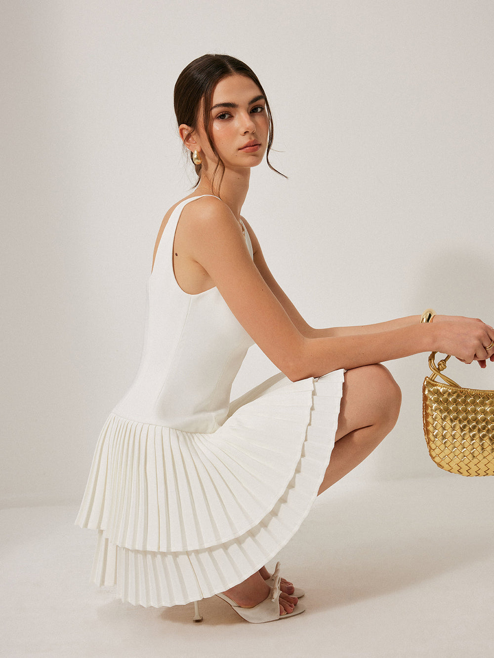 Kleid mit eckigem Ausschnitt und Falten