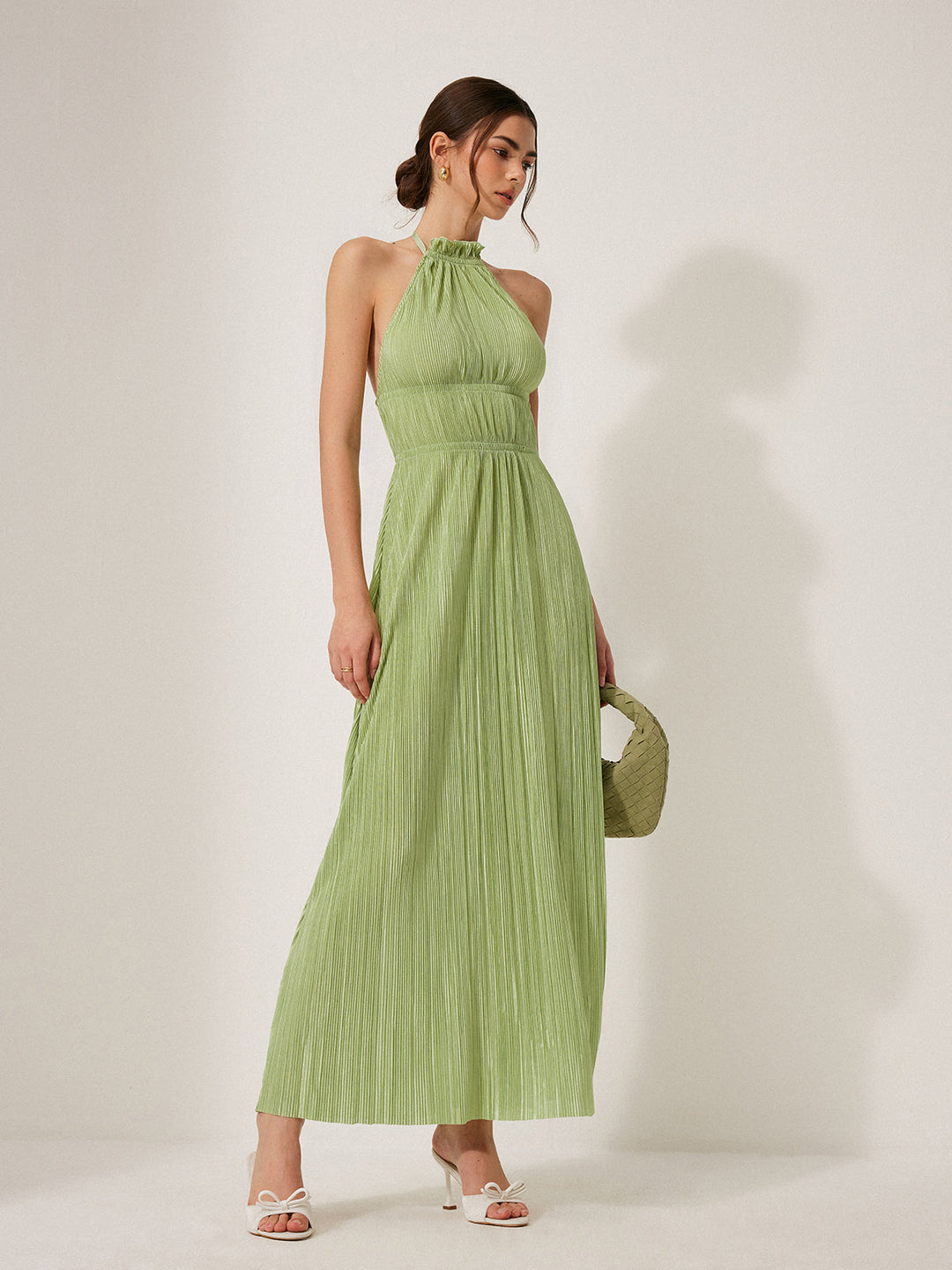 Plissiertes Neckholder-Kleid mit Rückenausschnitt