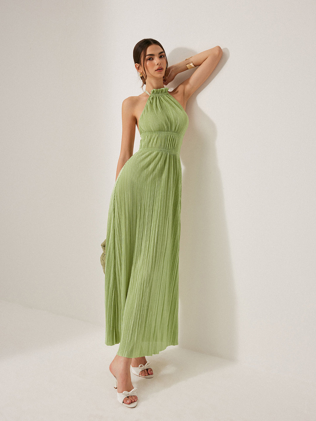 Plissiertes Neckholder-Kleid mit Rückenausschnitt