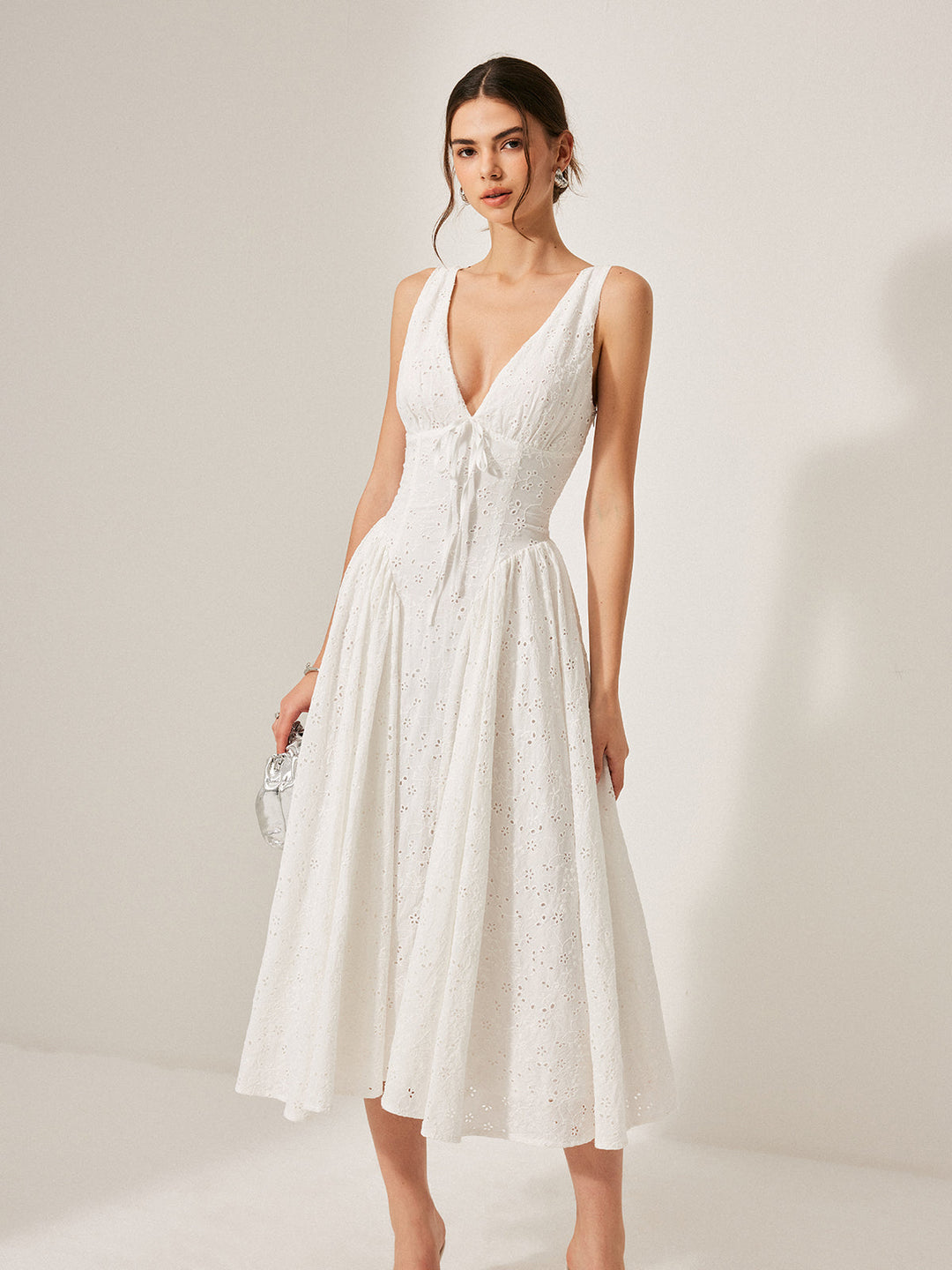 Baumwoll-Spitzenkleid mit Schnürung am Rücken