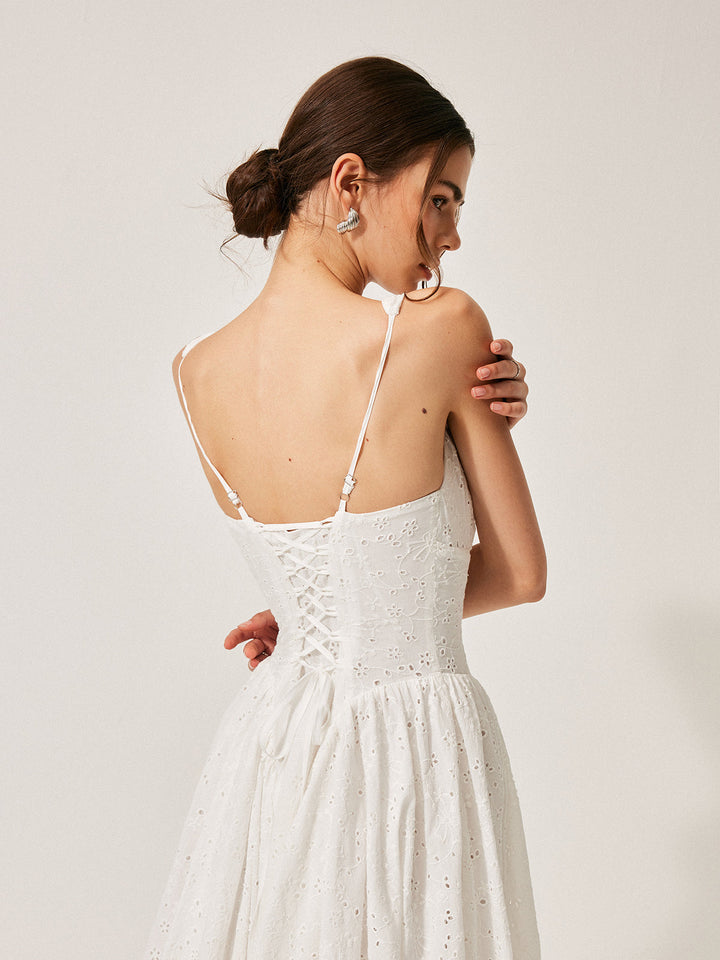Baumwoll-Spitzenkleid mit Schnürung am Rücken