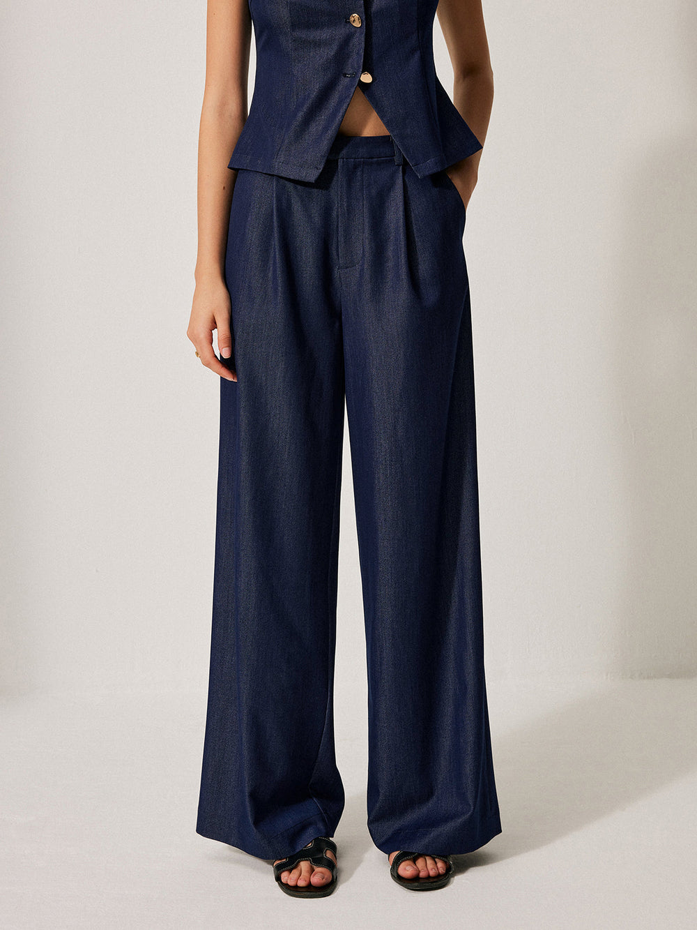 Mid-Waist Pocket Detail Hose