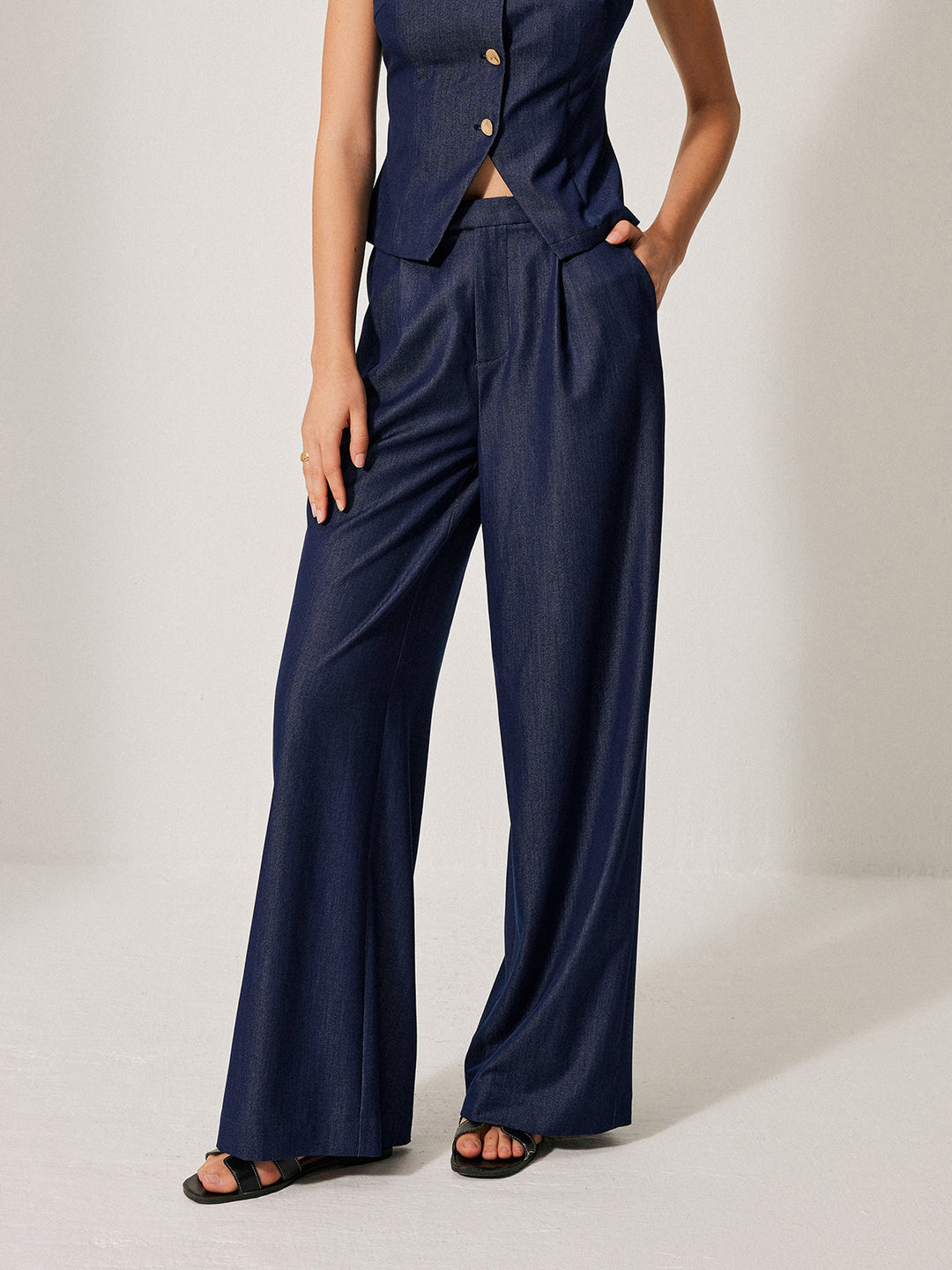 Mid-Waist Pocket Detail Hose