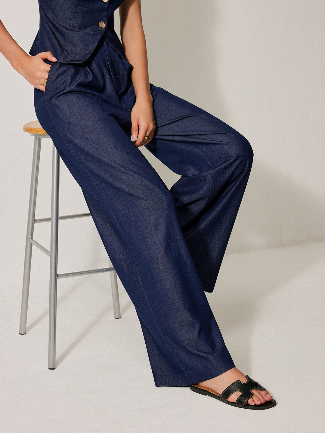 Mid-Waist Pocket Detail Hose