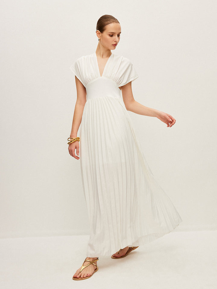 Kleid mit Falten und kurzen Ärmeln