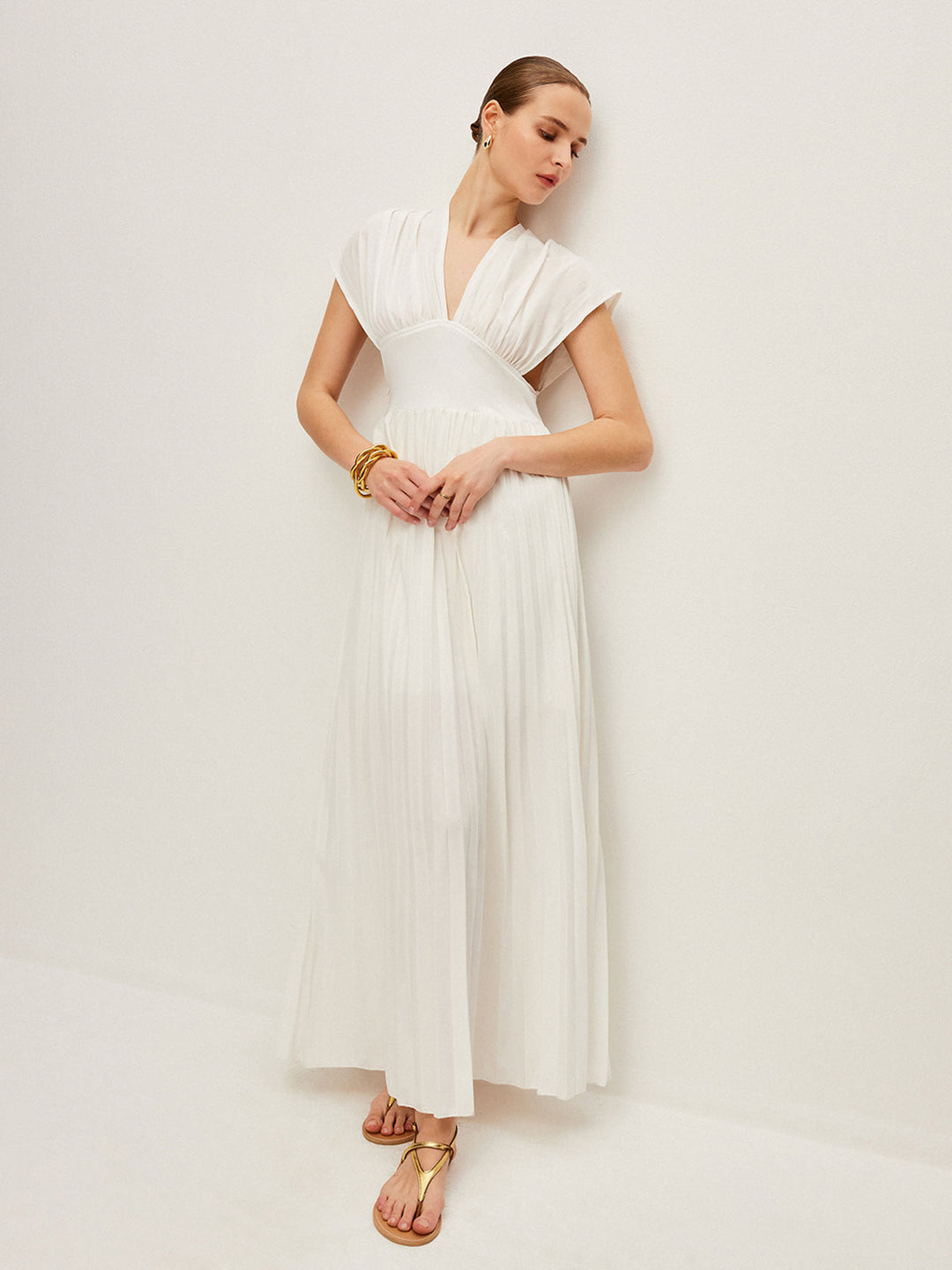 Kleid mit Falten und kurzen Ärmeln