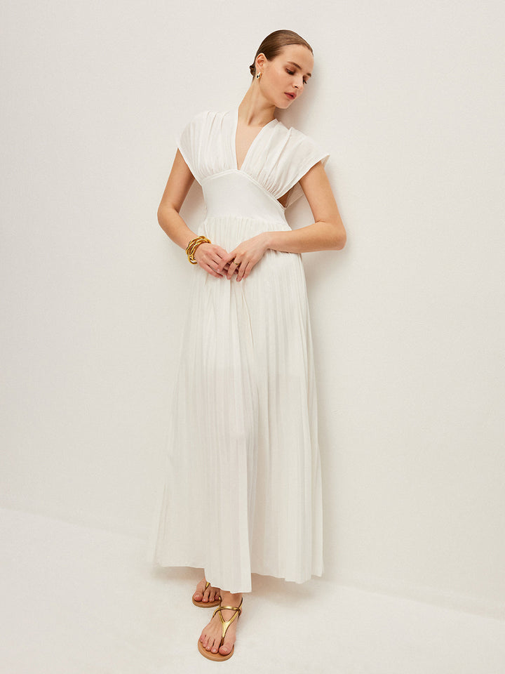 Kleid mit Falten und kurzen Ärmeln