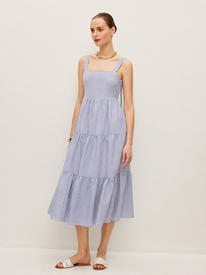 Gestreiftes ärmelloses Kleid mit Knopfdetail