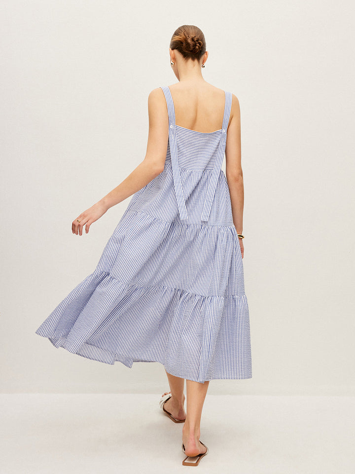 Gestreiftes ärmelloses Kleid mit Knopfdetail