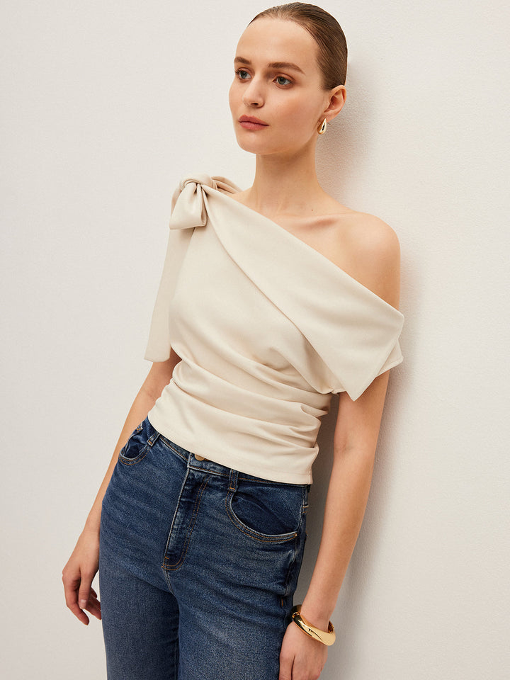 One-Shoulder-Oberteil mit Schleifendetaill