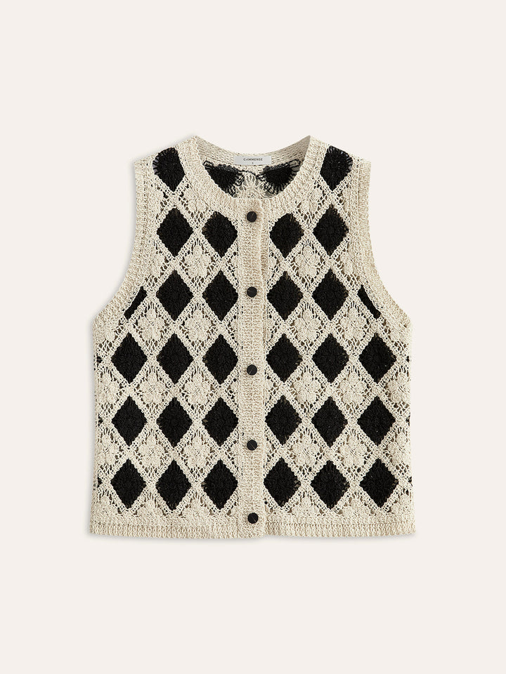 Gestrickte Weste mit eingesticktem Rautenmuster