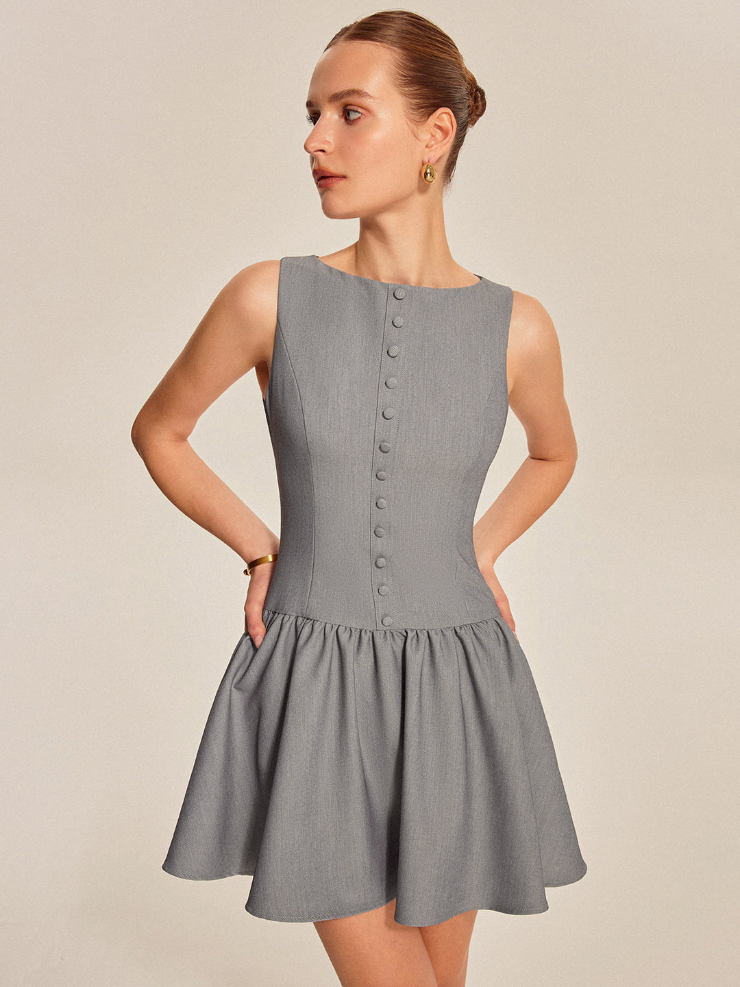 Button-Front-Kleid mit Falten und ohne Ärmel