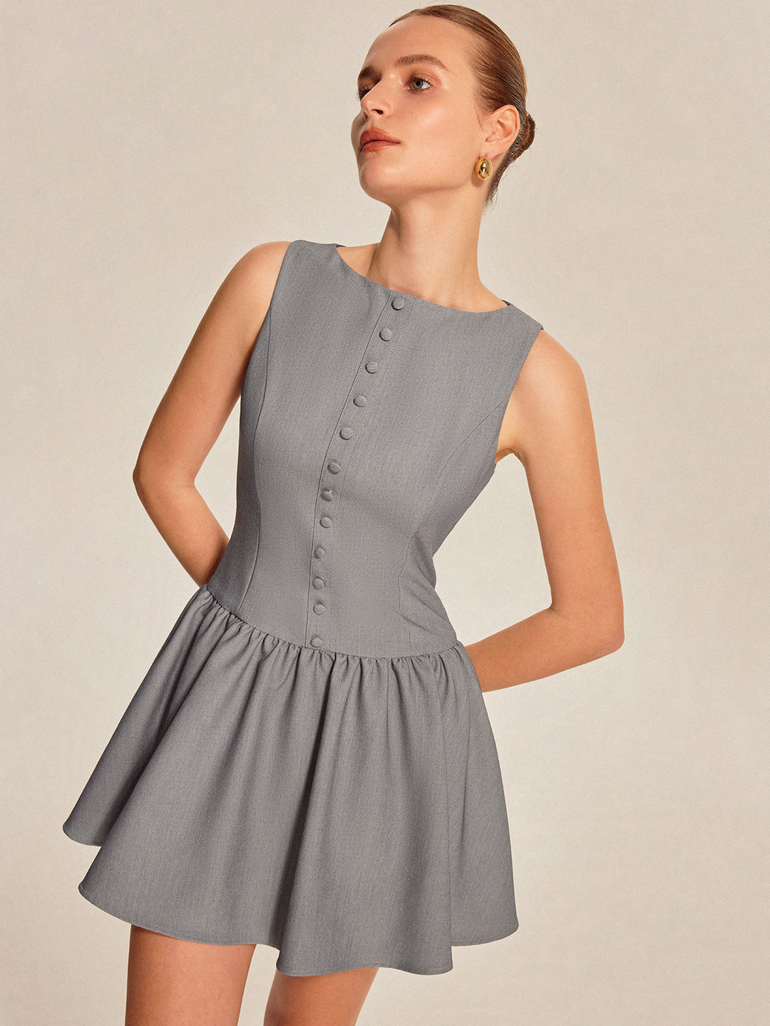 Button-Front-Kleid mit Falten und ohne Ärmel