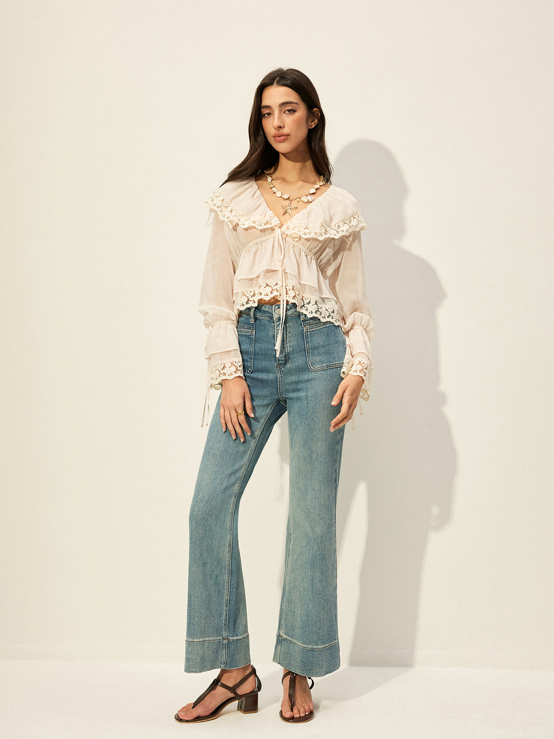 Halbtransparente Chiffon-Oberteil mit Spitzendetails