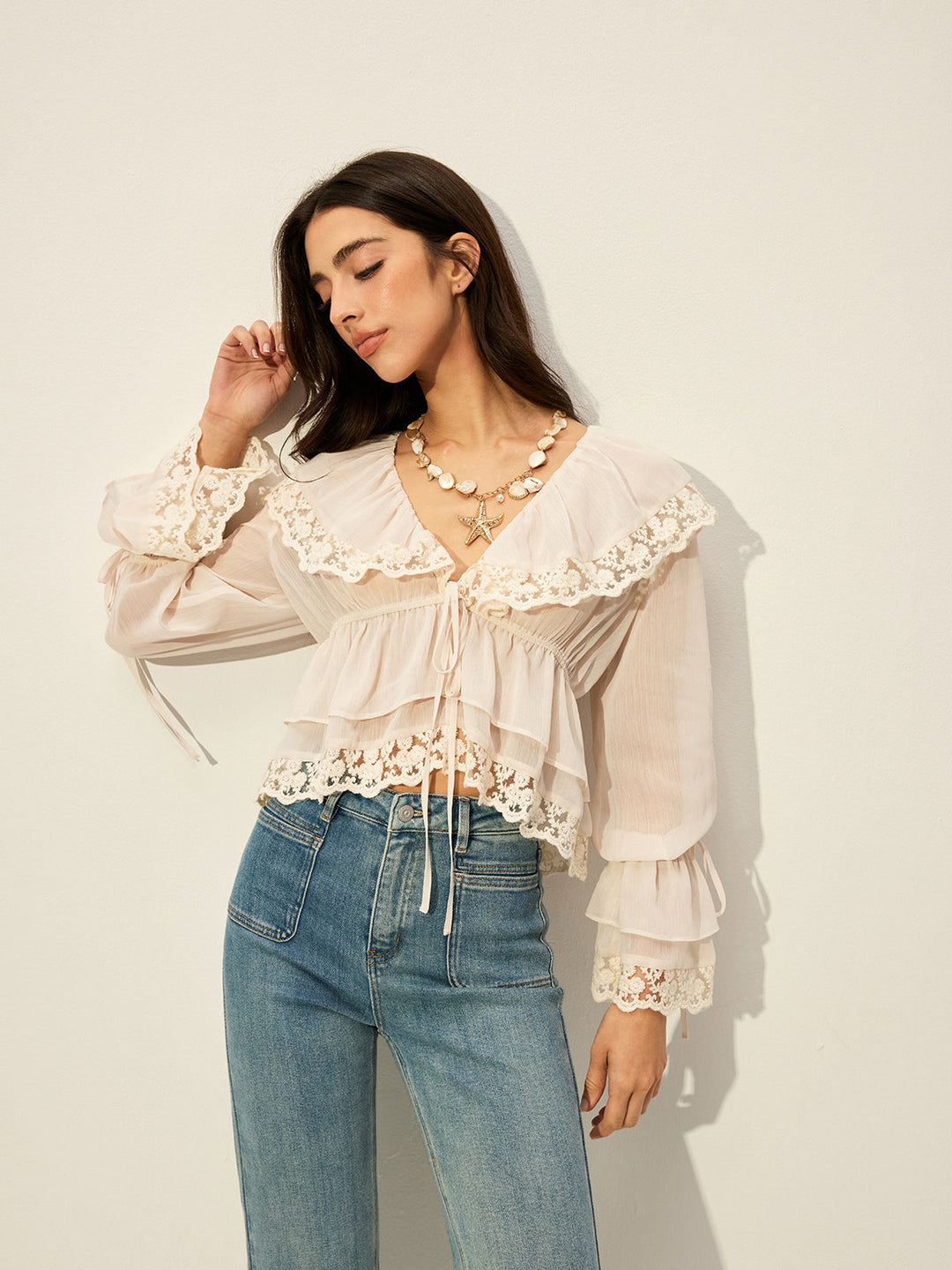 Halbtransparente Chiffon-Oberteil mit Spitzendetails