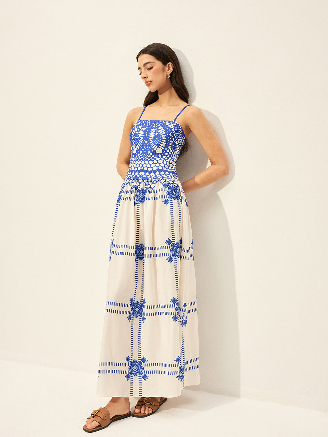 Bedrucktes Kleid mit verstellbaren Spaghettiträgern und Reißverschluss