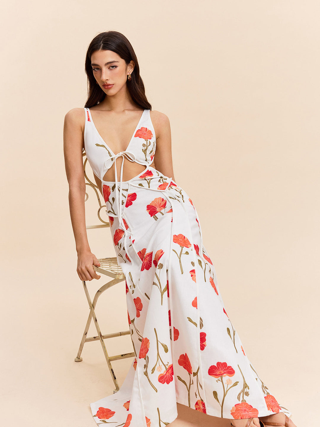 Florales Kleid mit Cut-Out und Bindeband am Rücken