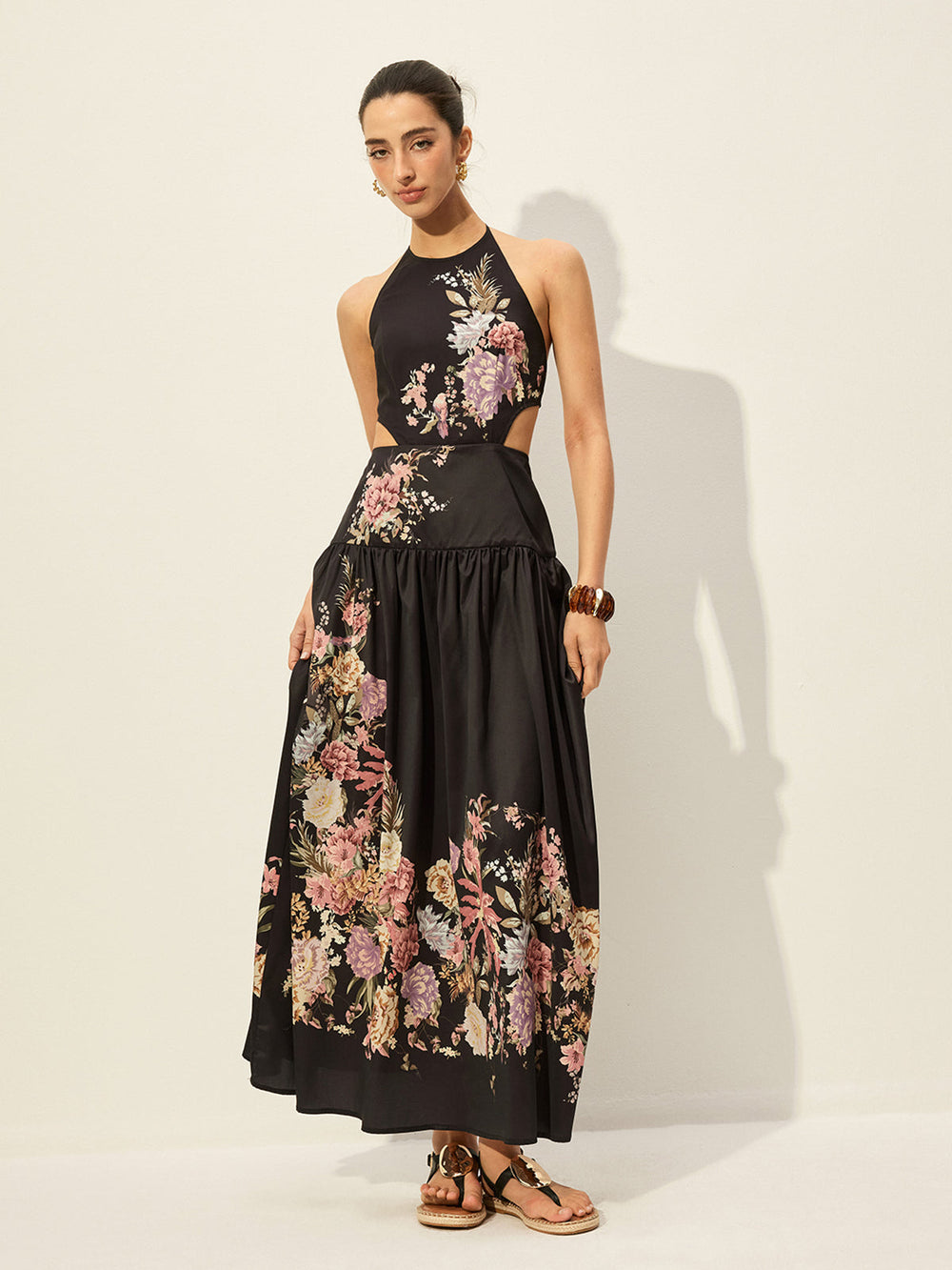 Kleid mit Blumenprint, Neckholder und Cut-Out-Detail