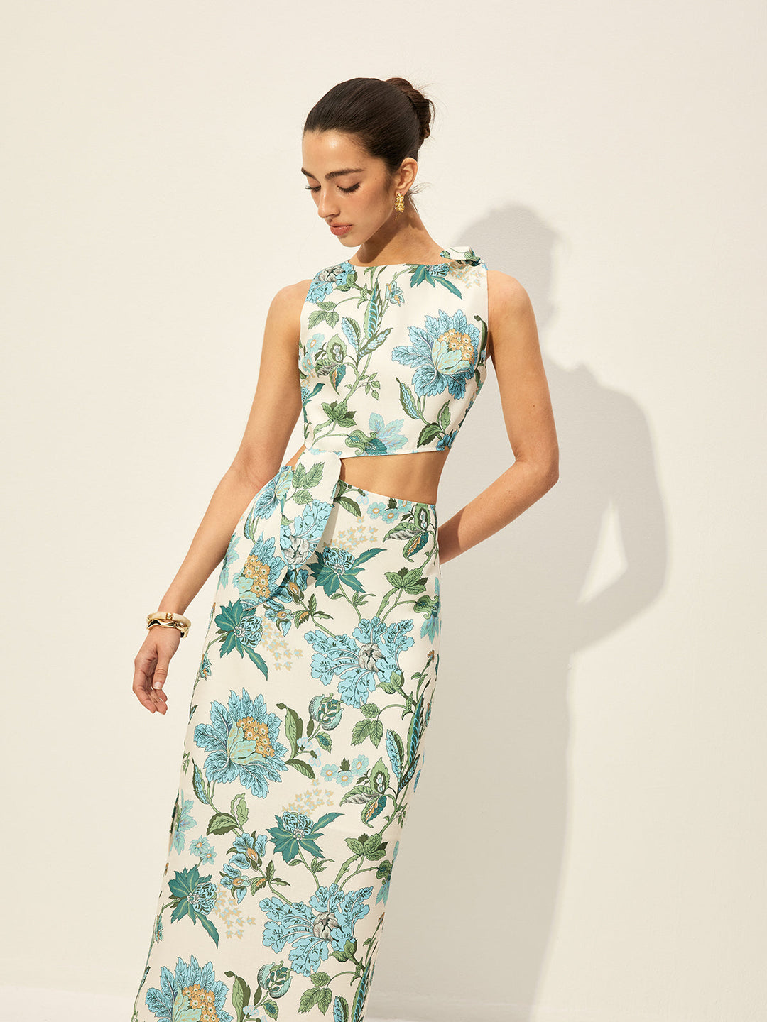 Kleid mit Blumenprint und Cut-Out