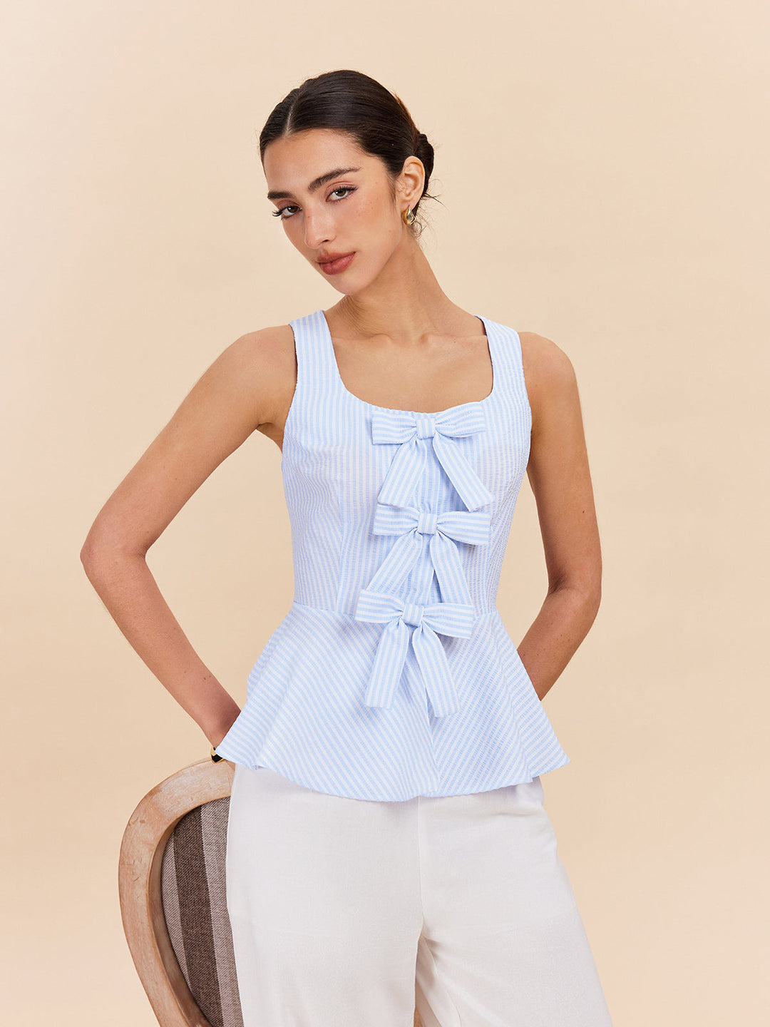 Gestreifte Schößchenbluse mit Schleifendetails