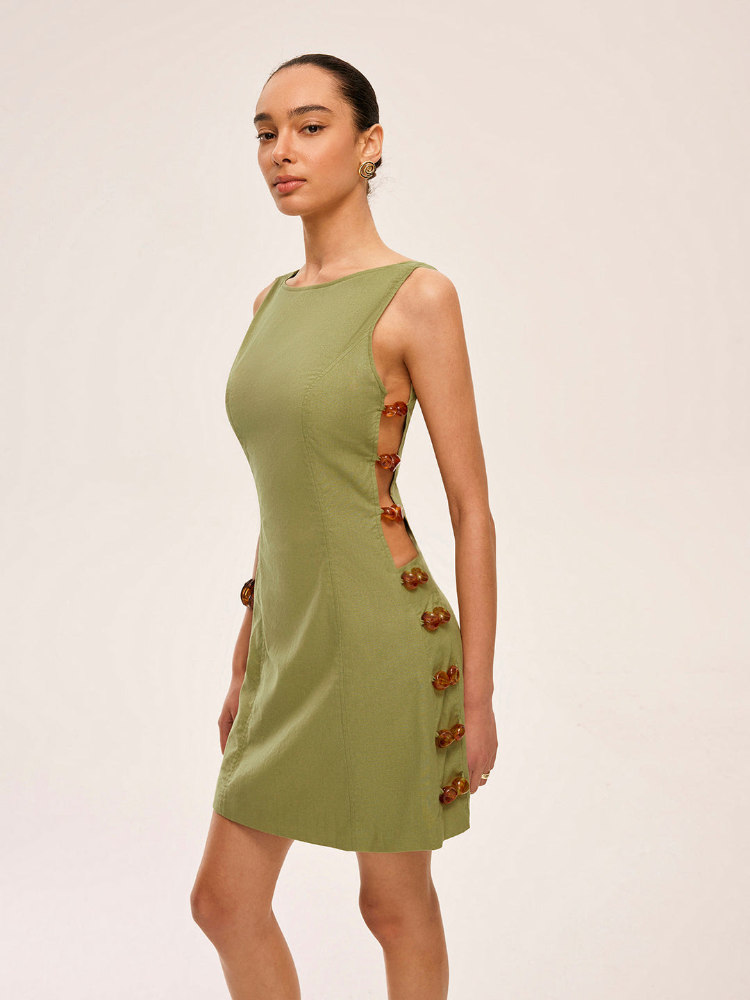 Kleid aus Baumwolle und Leinen mit Cut-Out-Seiten