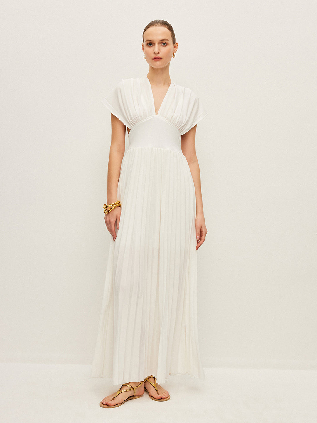 Kleid mit Falten und kurzen Ärmeln