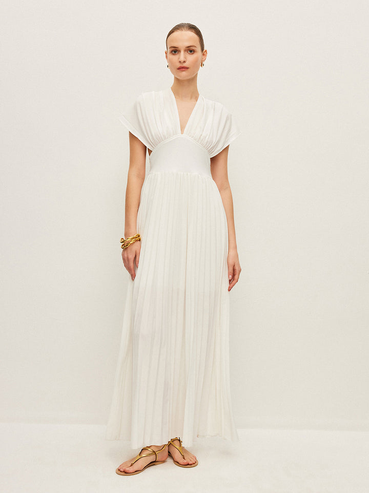 Kleid mit Falten und kurzen Ärmeln