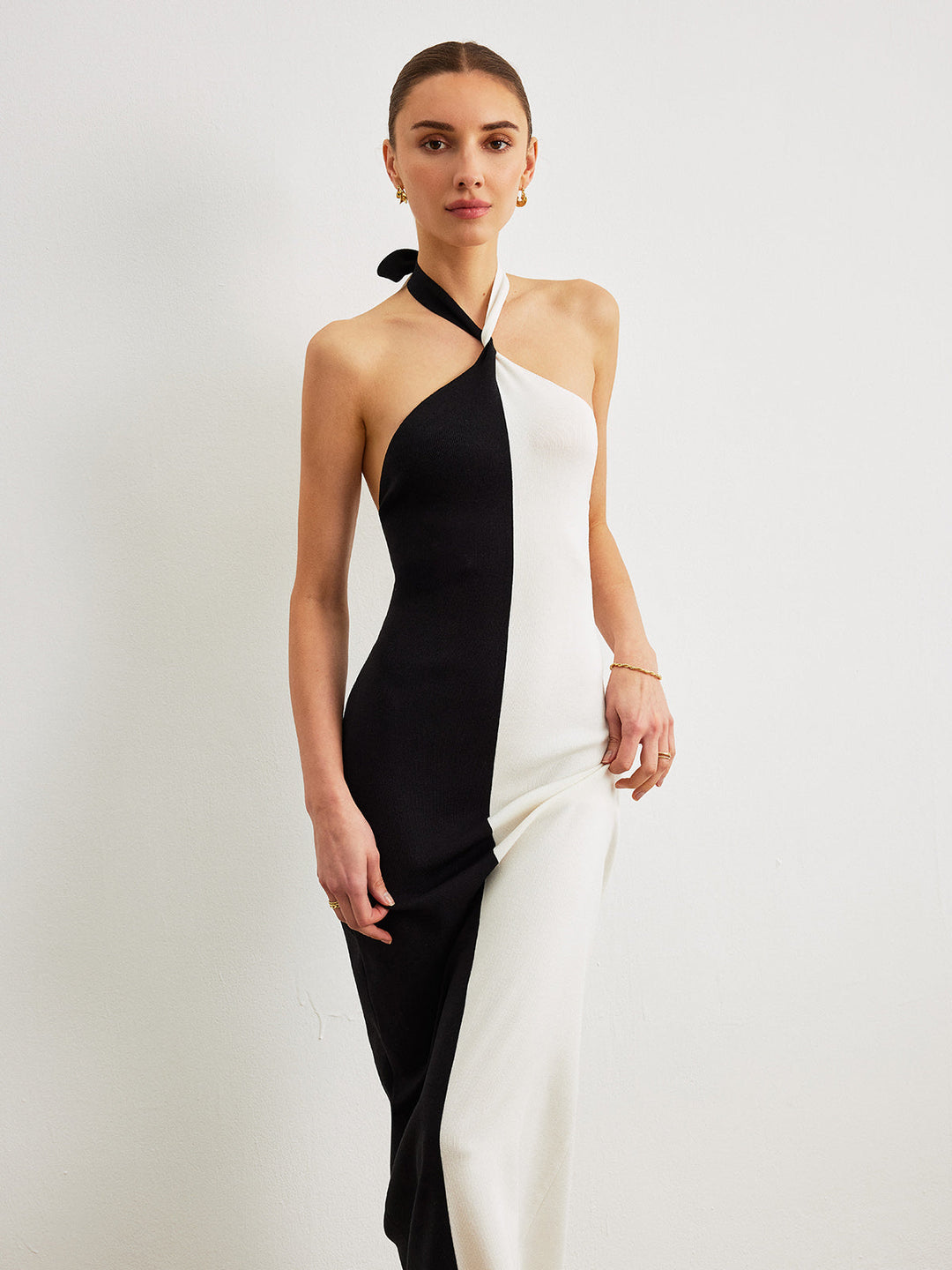 Farbblock-Halfter-Kleid mit geknotetem rückenfreiem langen Rock