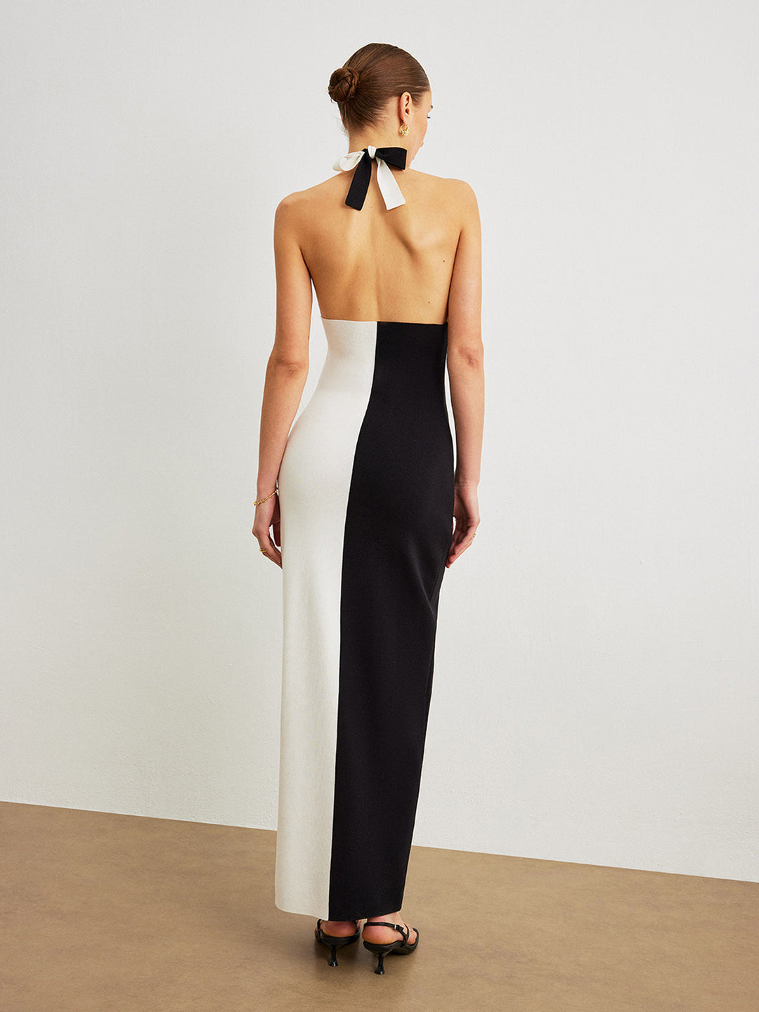 Farbblock-Halfter-Kleid mit geknotetem rückenfreiem langen Rock