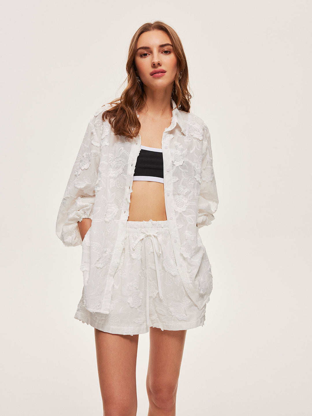 Halbdurchsichtiges Baumwoll-Stickerei-Shirt mit Shorts-Set
