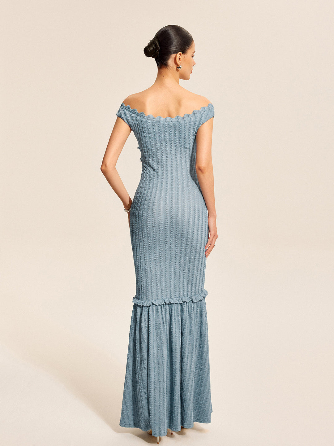 Kleid mit Rüschen-Detail und schulterfreiem Ausschnitt