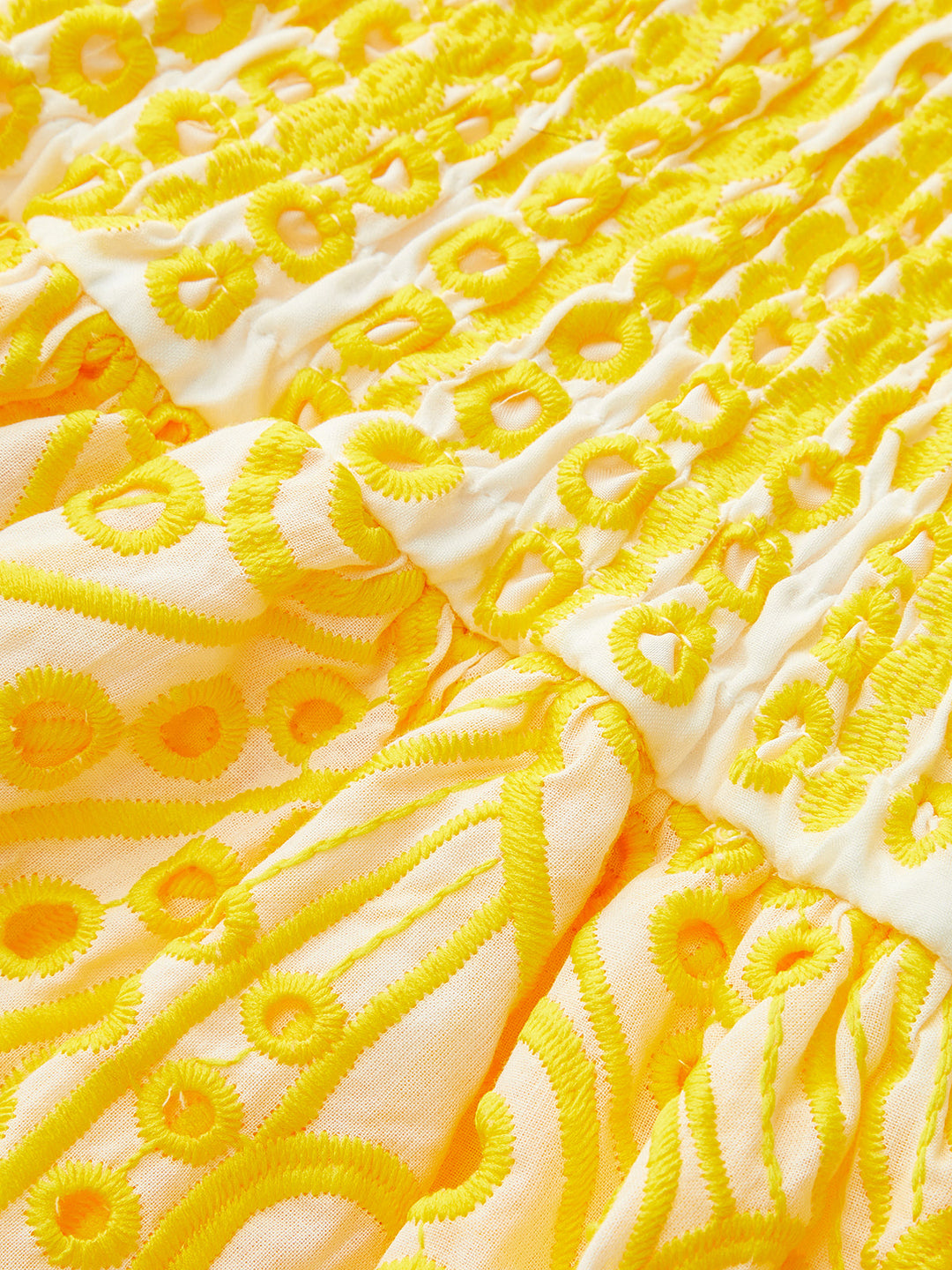 Baumwollkleid mit Herzienausschnitt und besticktem Saum