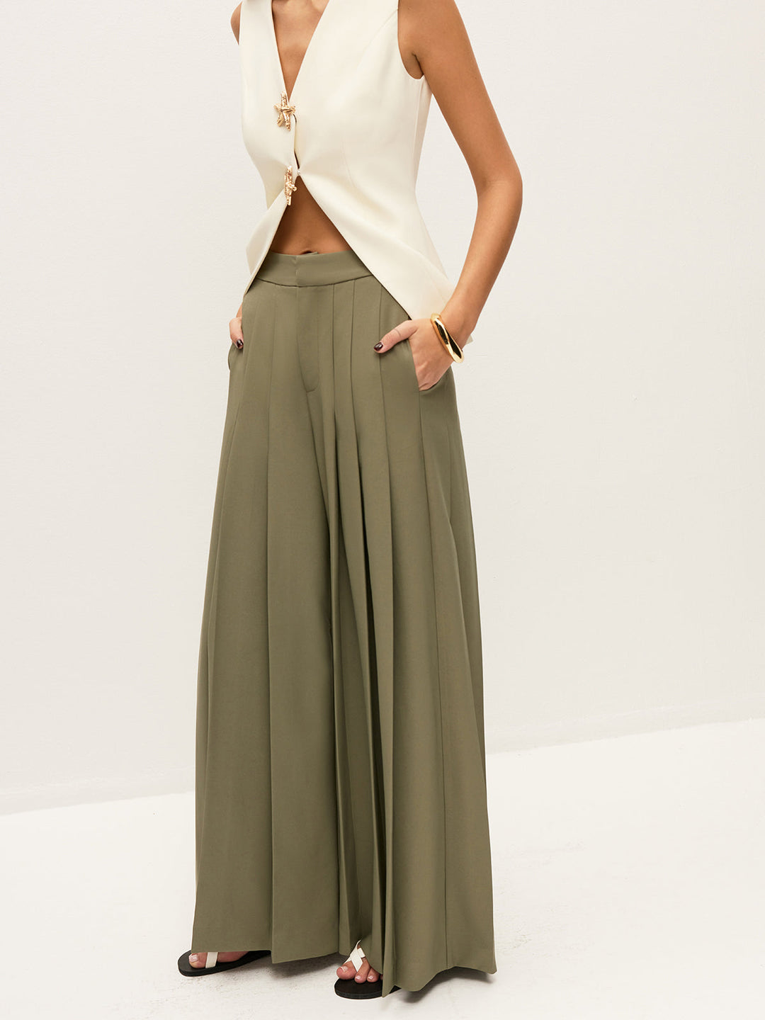 Mid-Waist Plissee-Hose mit weitem Bein und Reißverschluss mit Taschen
