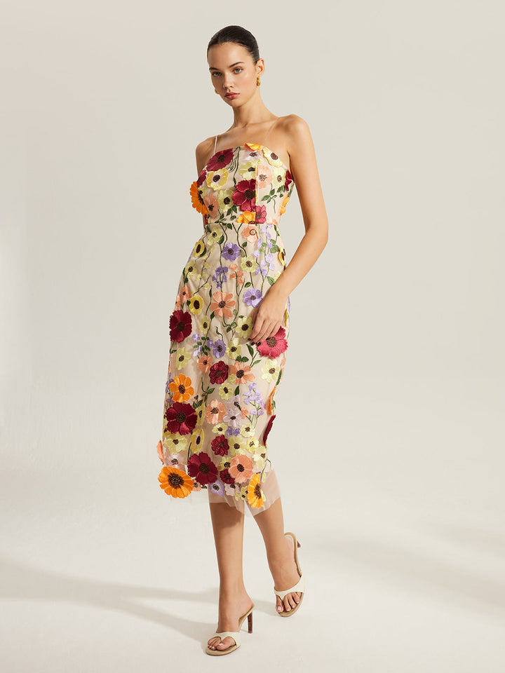 Gesticktes Blumenkleid Mit Klaren Trägern
