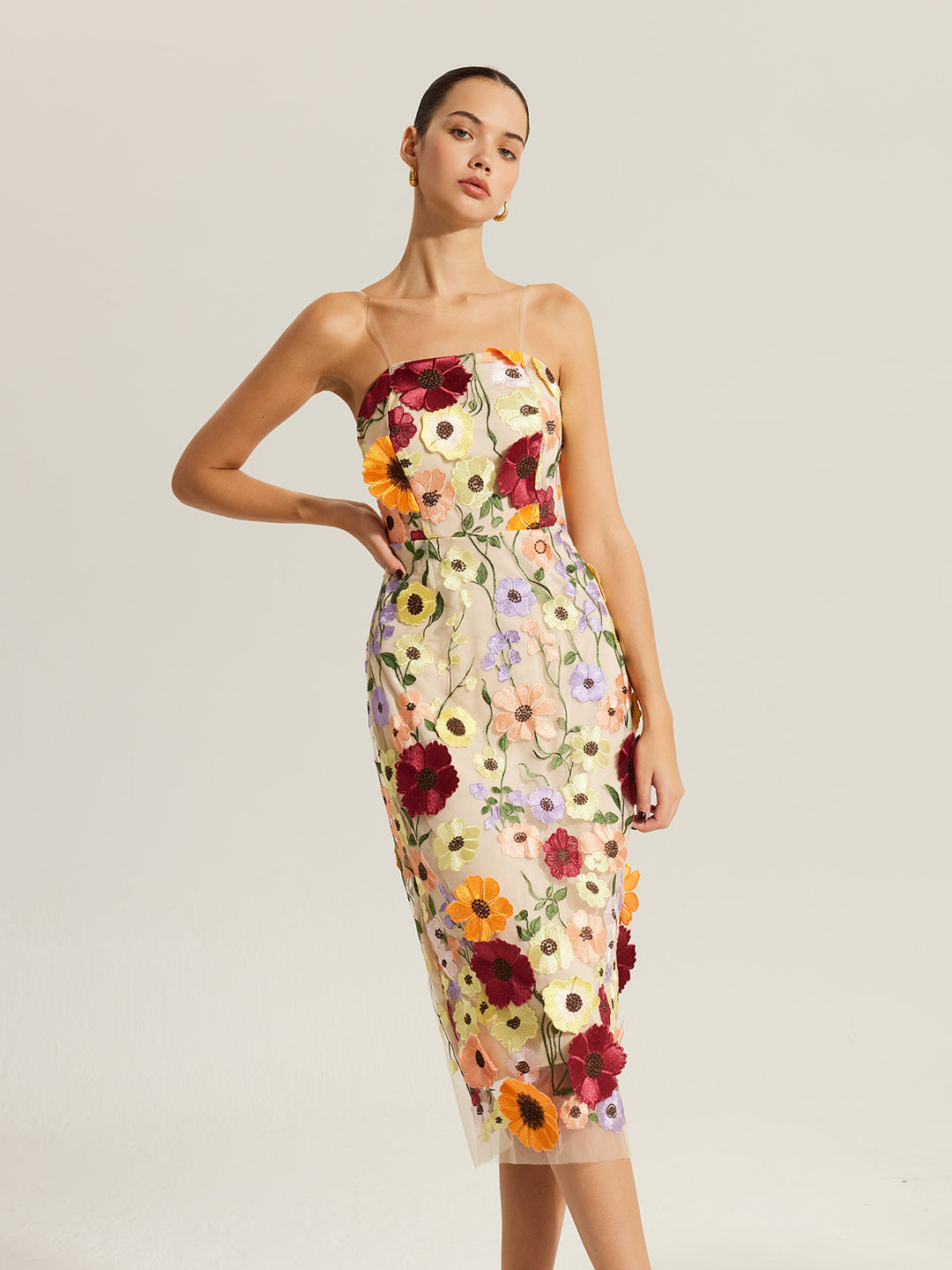 Gesticktes Blumenkleid Mit Klaren Trägern