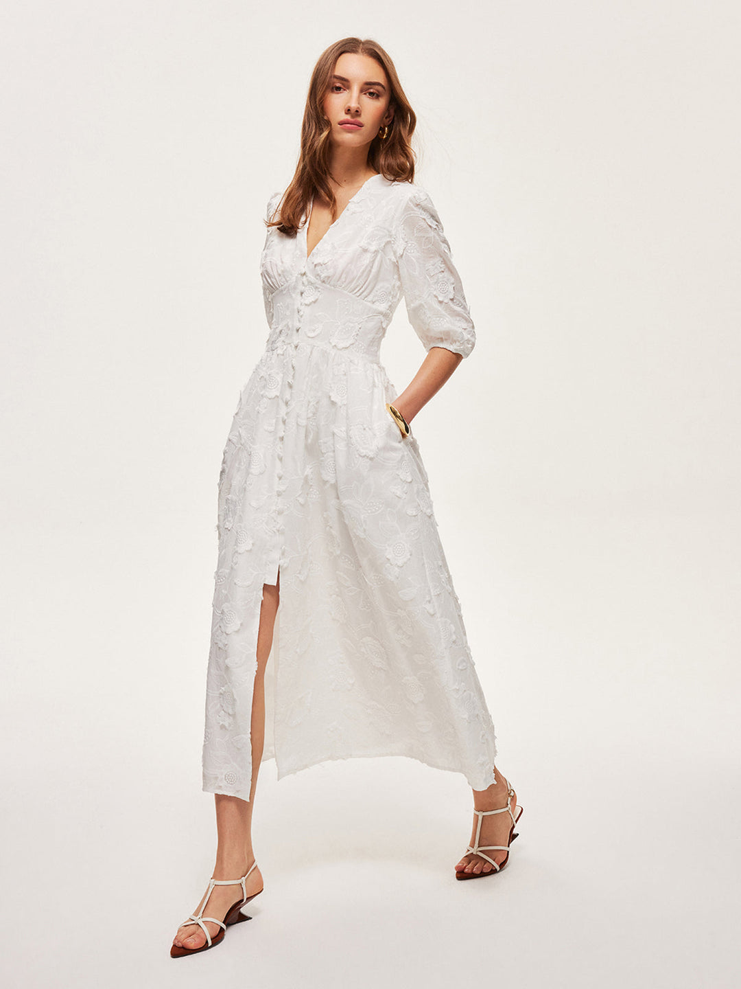 Baumwoll-besticktes Kleid mit Knopfleiste vorne
