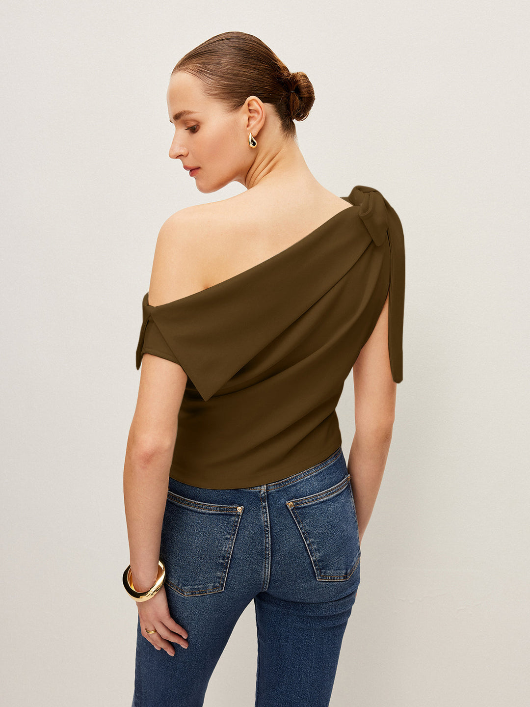 One-Shoulder-Oberteil mit Schleifendetaill