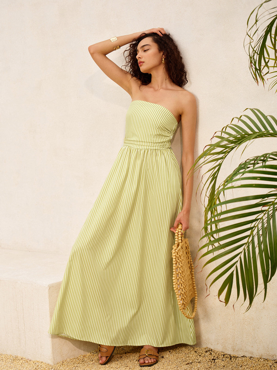 Gestreiftes trägerloses Kleid mit Taschen