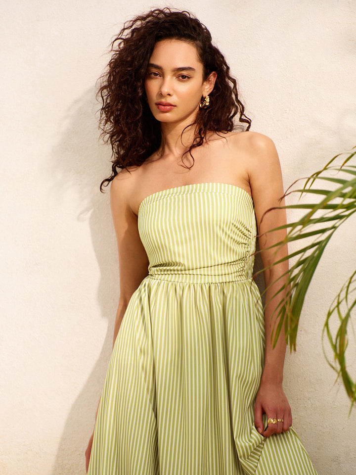 Gestreiftes trägerloses Kleid mit Taschen