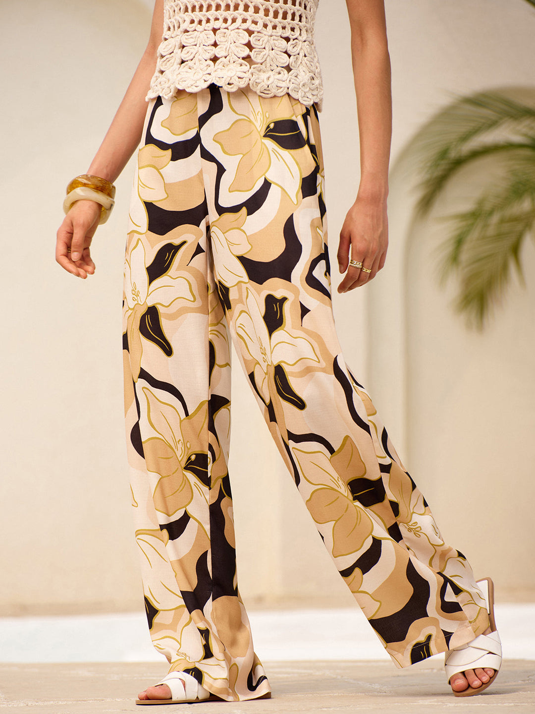 Mittel taillierte Hose mit Blumendruck und Taschen