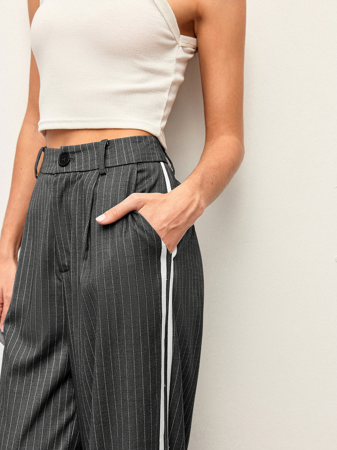 Mid-Waist Gestreifte Hose mit Einsätzen