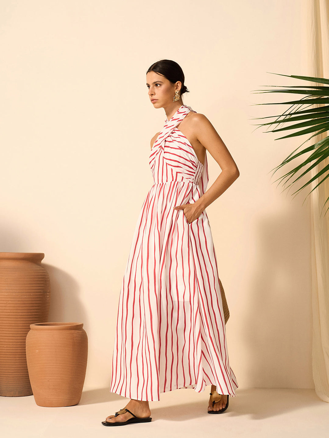 Gestreiftes Wickel-Neckholder-Kleid