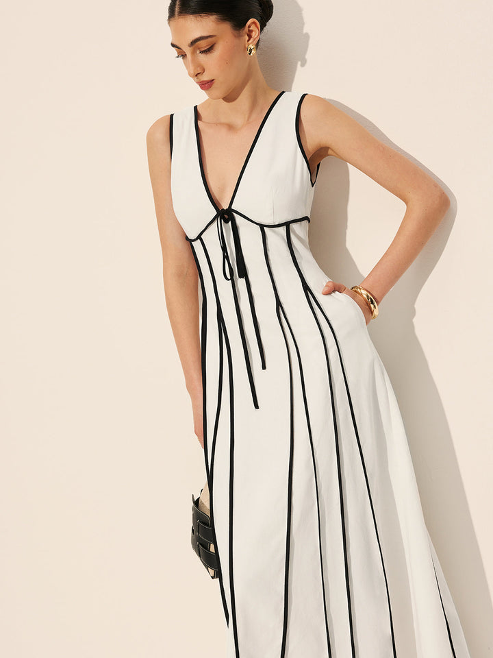 Kleid mit Kontrastbesatz und Taschen