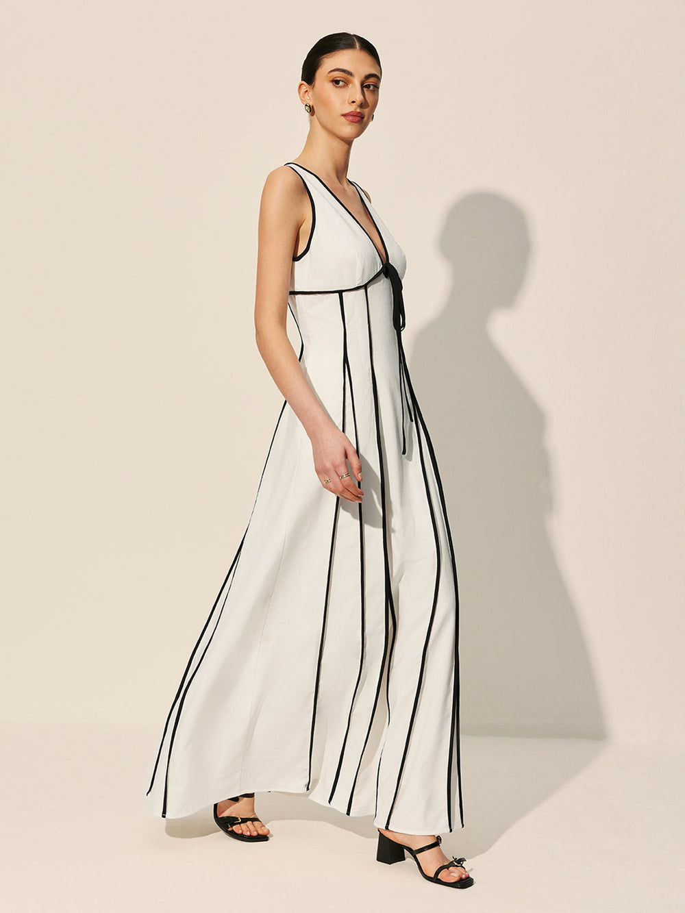 Kleid mit Kontrastbesatz und Taschen