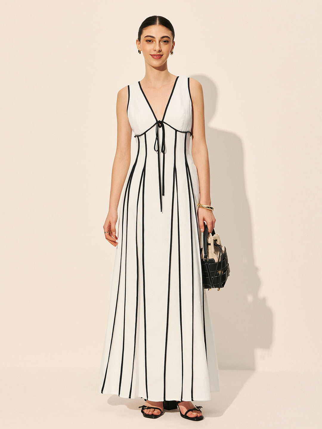 Kleid mit Kontrastbesatz und Taschen