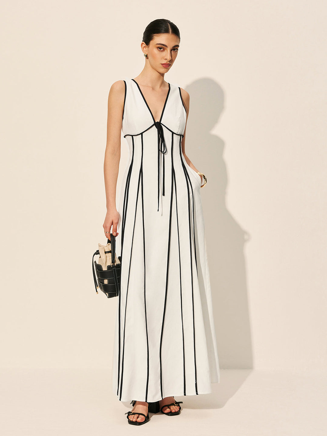 Kleid mit Kontrastbesatz und Taschen