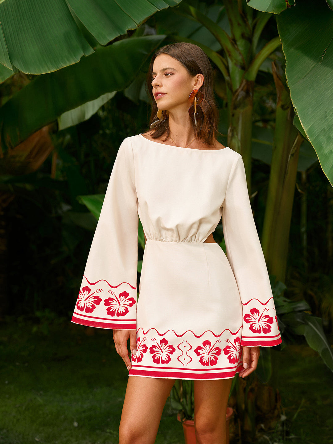 Florales Kleid mit Rückenausschnitt und Stickerei