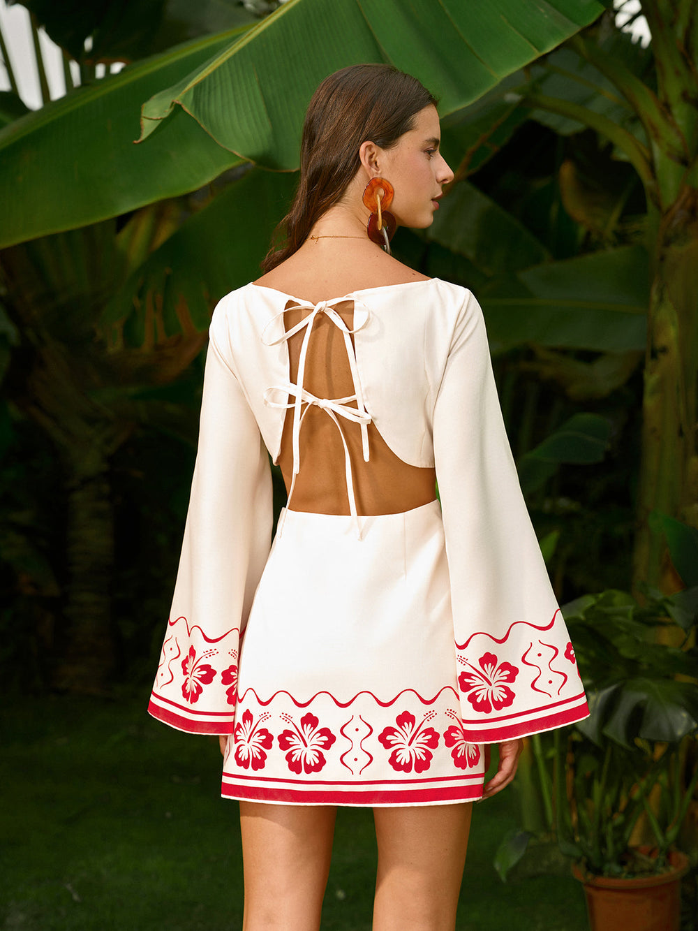 Florales Kleid mit Rückenausschnitt und Stickerei
