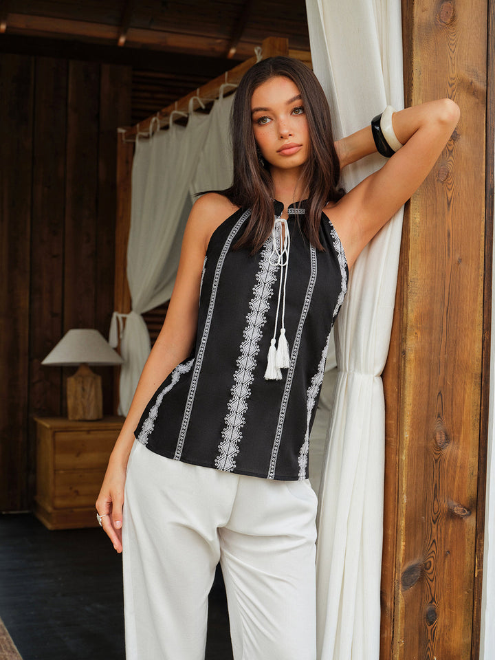 Besticktes Halfter-Oberteil mit Bindeband