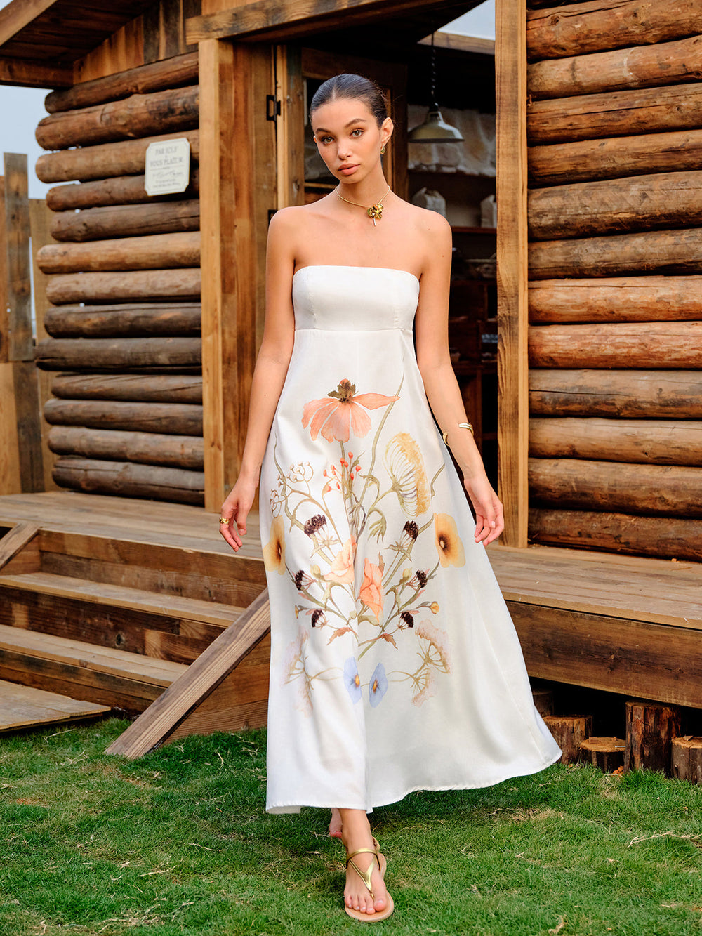 Trägerloses Blumenkleid